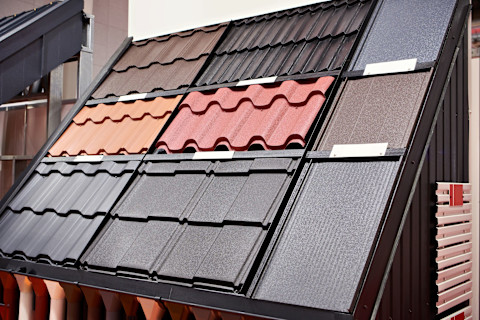 Different kinds of roof material samples on display in a showroom.