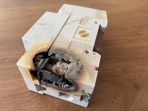 Closeup of a blown fuse.