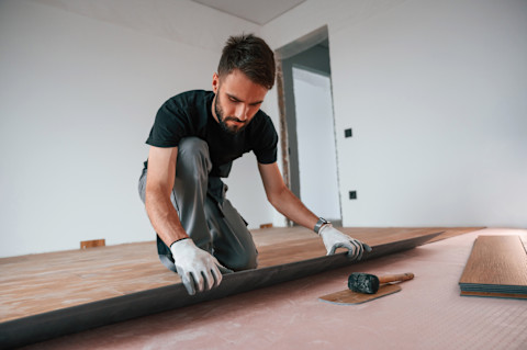 A pro installs laminate flooring.